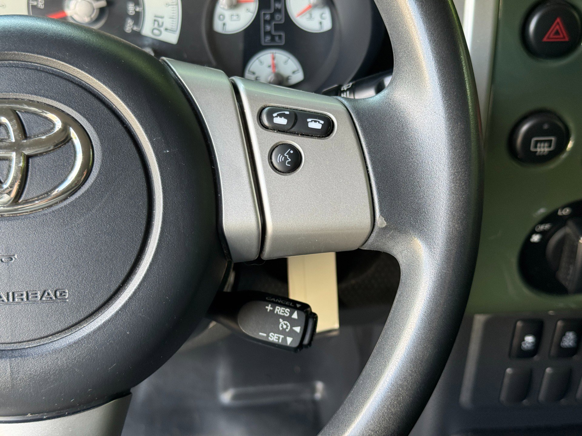 Used 2011 Toyota FJ Cruiser 2WD w/ Convenience Pkg image 29