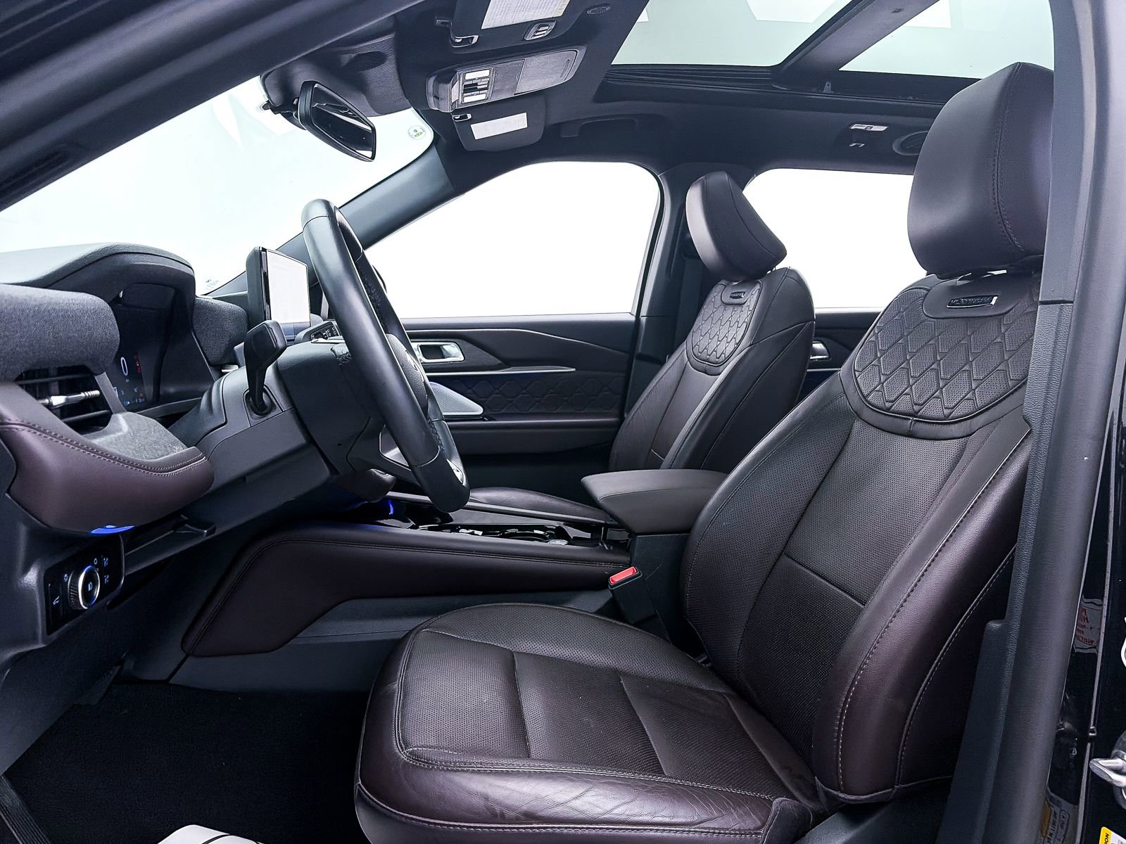 Used 2025 Ford Explorer Platinum w/ LUX Leather Package image 20