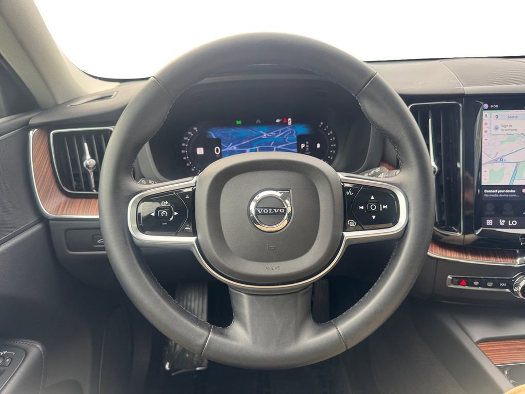 Certified 2023 Volvo XC60 B5 Plus image 9