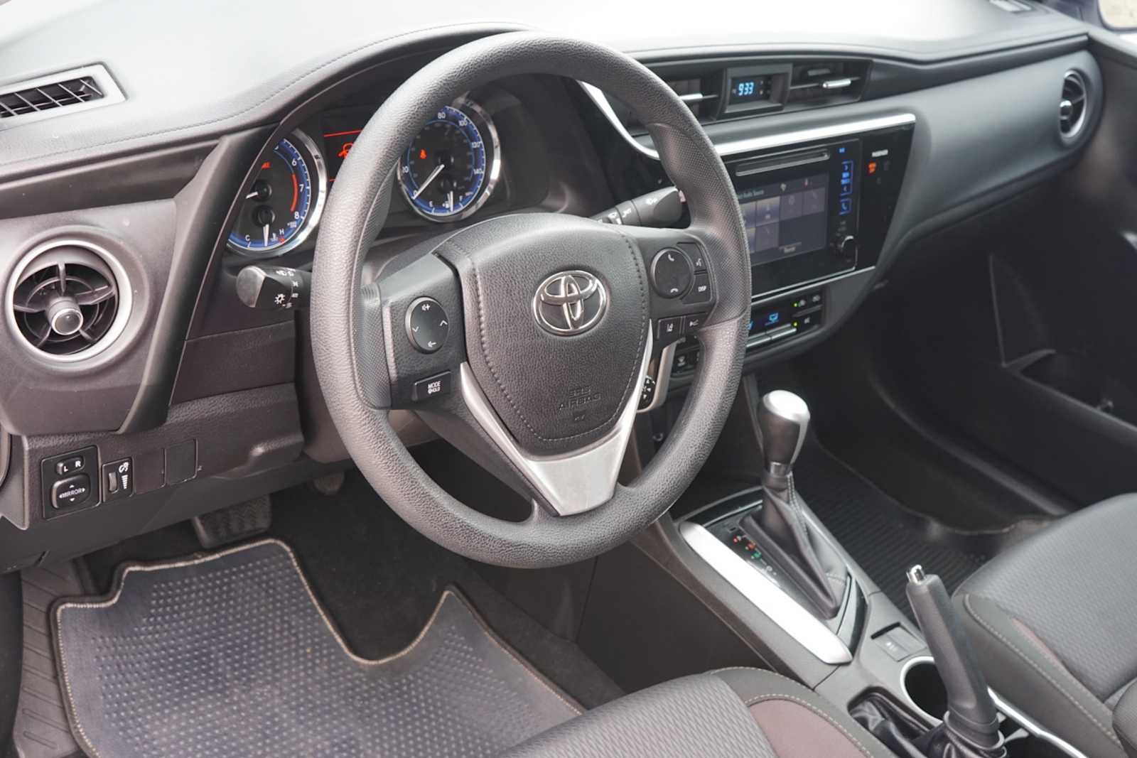 Used 2017 Toyota Corolla LE FWD image 8