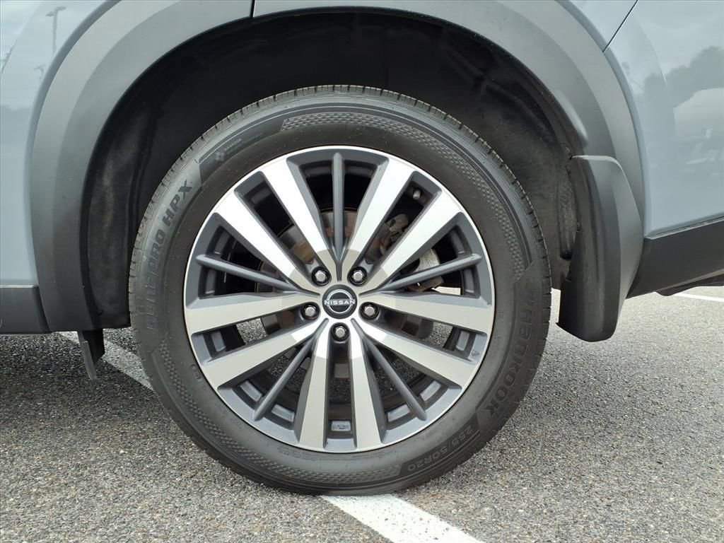 Used 2022 Nissan Pathfinder Platinum image 19