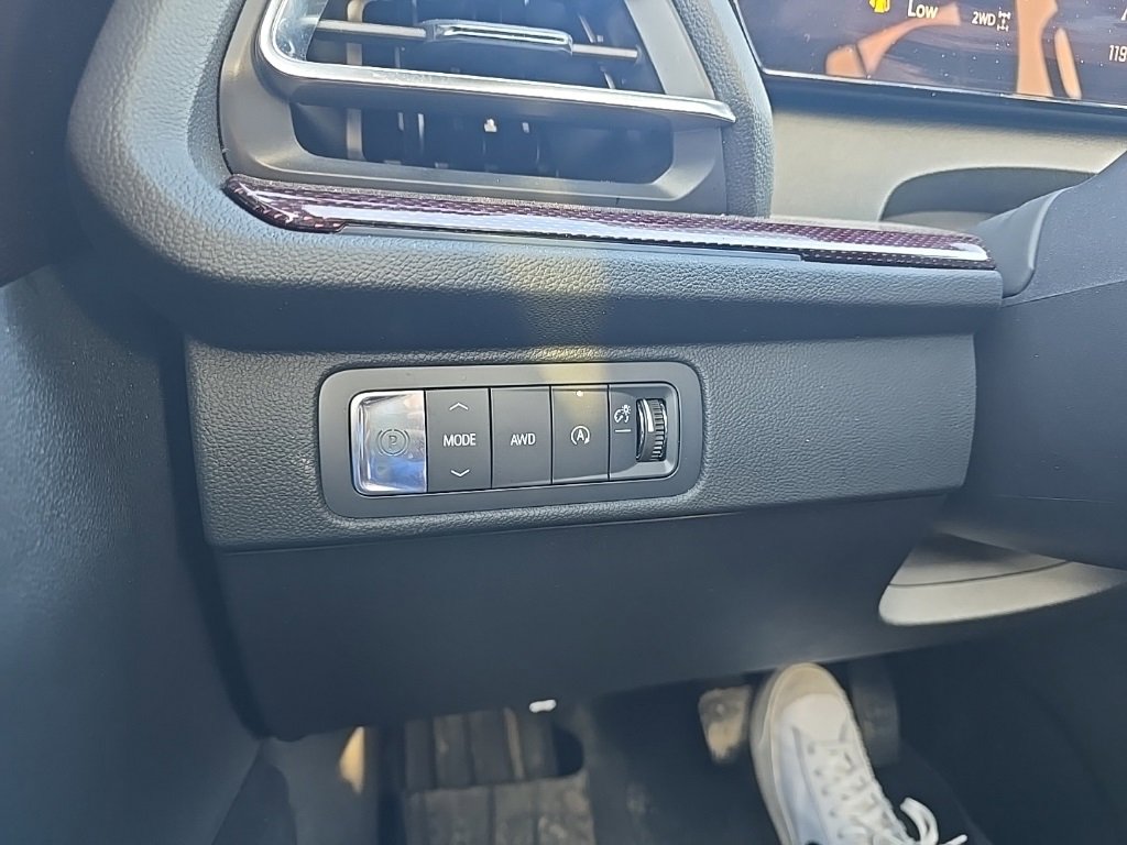 Used 2025 Chevrolet Traverse RS image 25