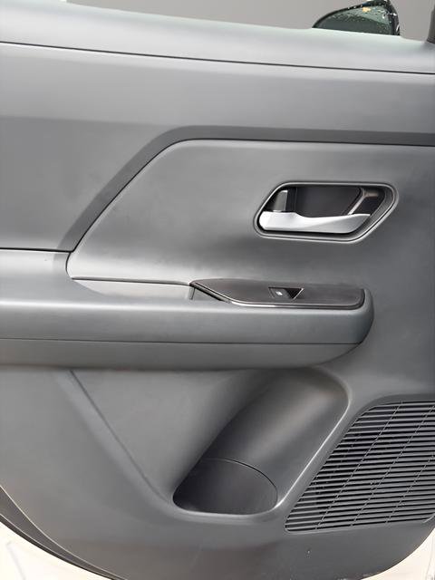 Certified 2025 Nissan Kicks SV image 28