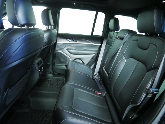 Used 2026 Jeep Grand Cherokee Limited AWD/4WD image 17