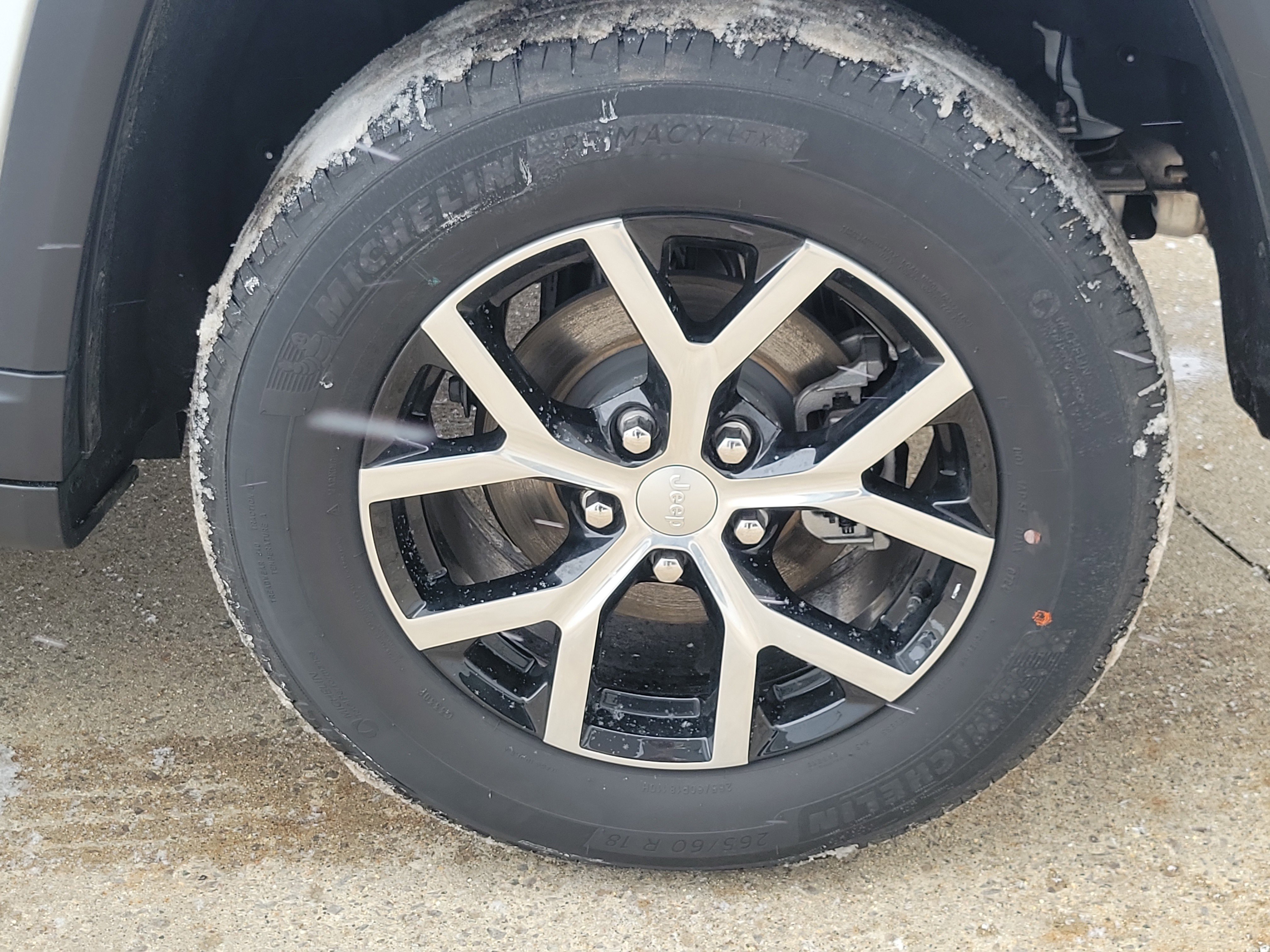 Used 2024 Jeep Grand Cherokee Limited image 5