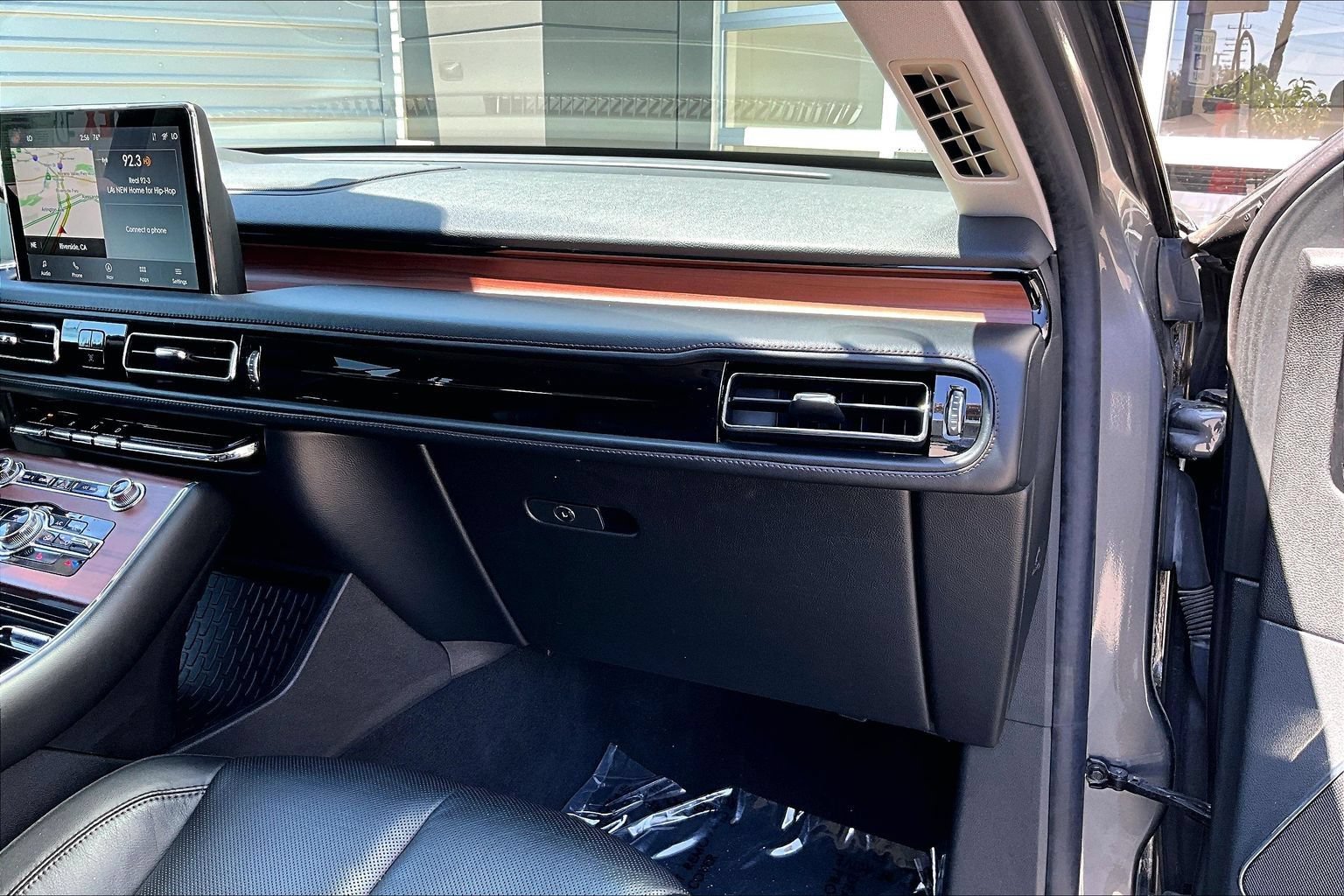 Used 2023 Lincoln Aviator Reserve w/ Class IV Trailer Tow Package RWD image 15