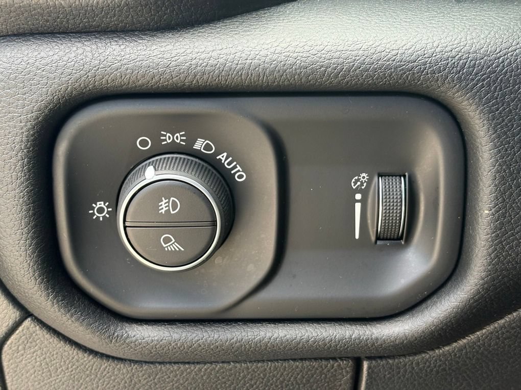 Used 2022 RAM 1500 Big Horn RWD image 42