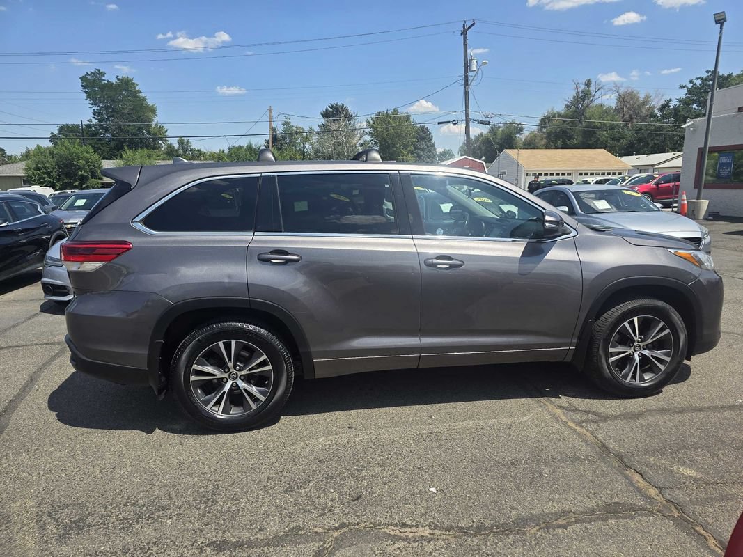 Used 2017 Toyota Highlander LE AWD/4WD image 9