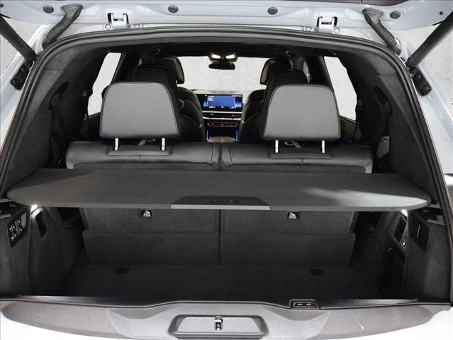 Used 2023 BMW X7 xDrive40i w/ M Sport Package AWD/4WD image 7