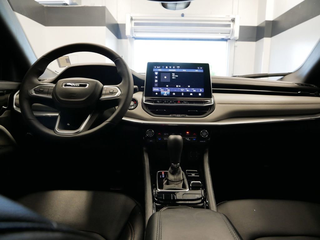 Certified 2024 Jeep Compass Limited image 27