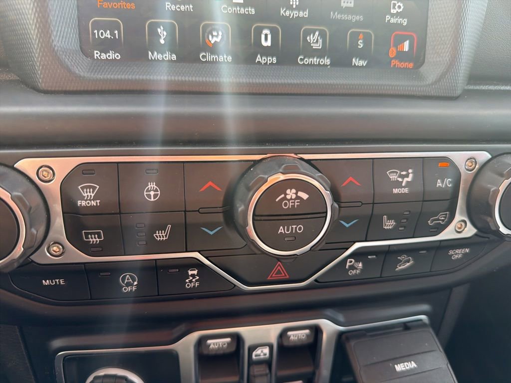 Used 2019 Jeep Wrangler Unlimited Sahara w/ Uconnect 4C Nav & Sound Group image 16