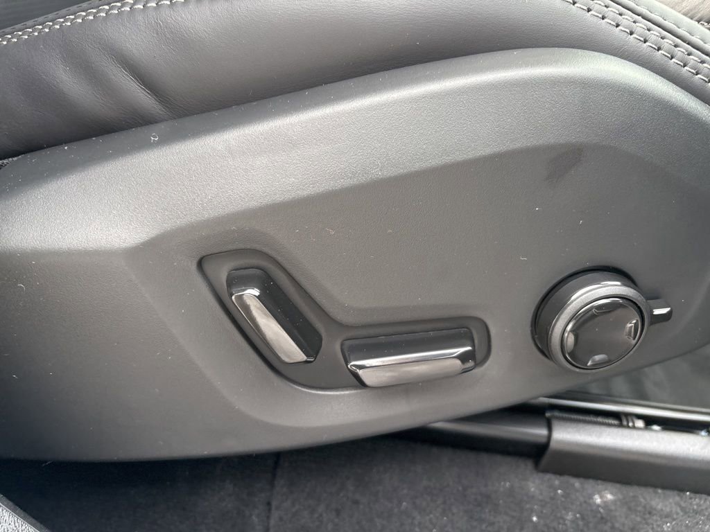 New 2026 Volvo XC90 B6 Ultra w/ Protection Package image 44