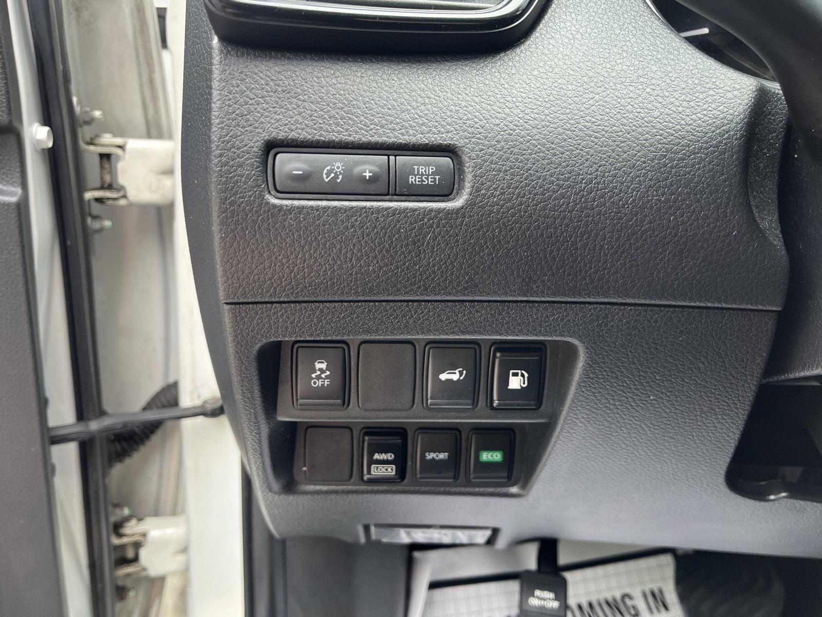 Used 2018 Nissan Rogue SV AWD/4WD image 30