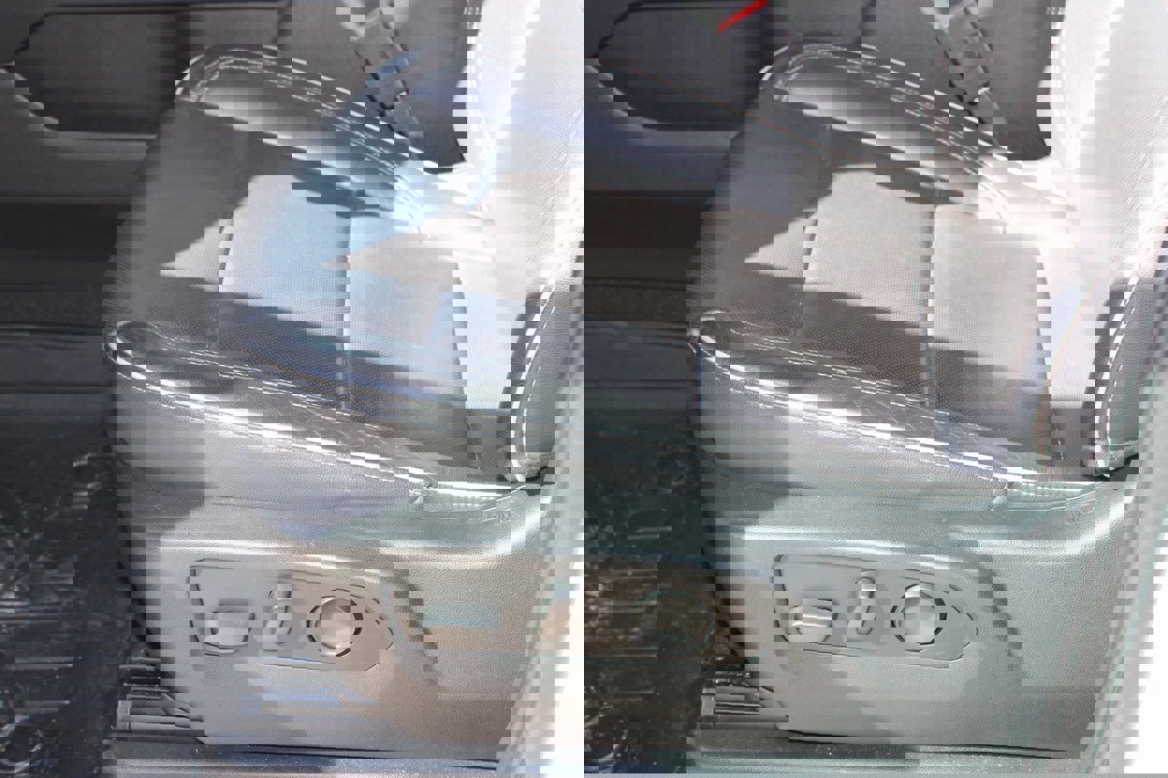 Used 2021 Chevrolet Tahoe Premier w/ Premium Package image 16