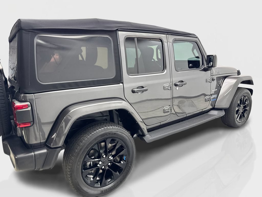 Used 2022 Jeep Wrangler Unlimited Sahara w/ Cold Weather Group AWD/4WD image 14
