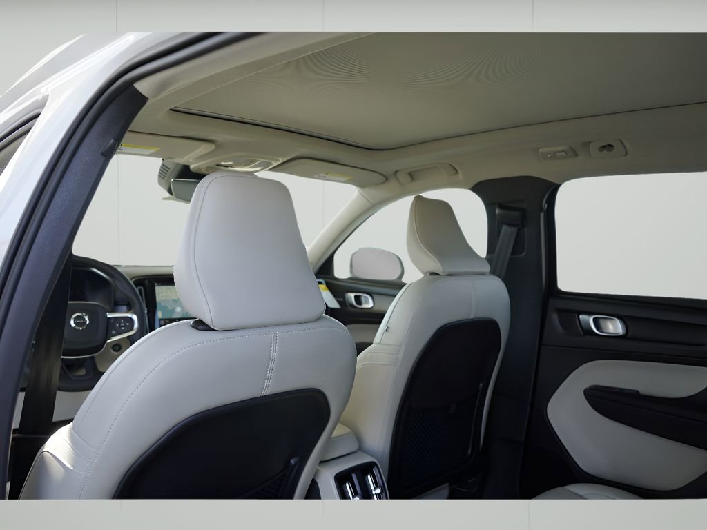 New 2026 Volvo XC40 B5 Ultra w/ Climate Package image 18