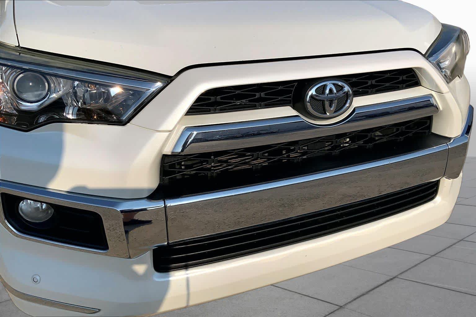 Used 2015 Toyota 4Runner Limited AWD/4WD image 30