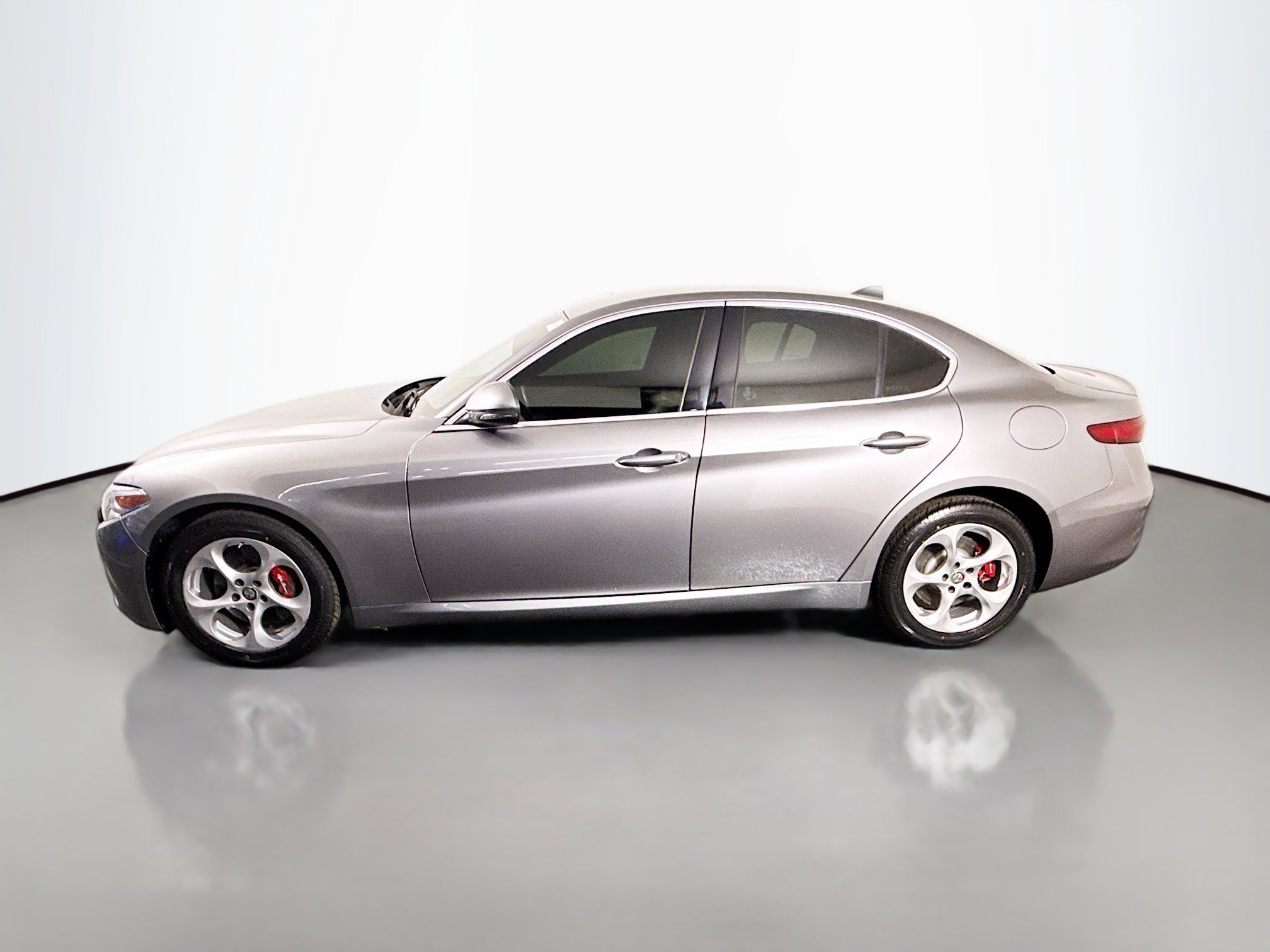 Used 2019 Alfa Romeo Giulia Base image 6