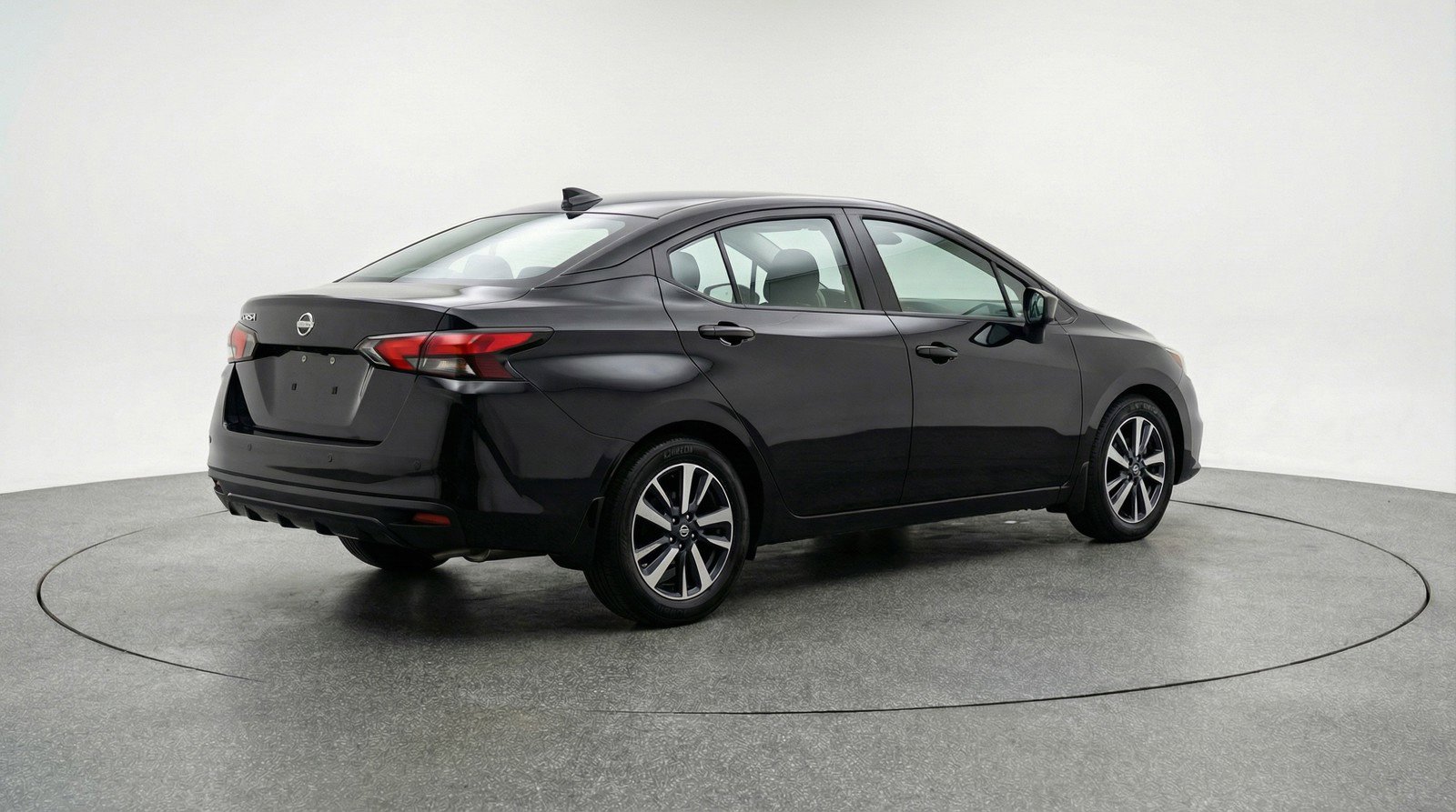 Used 2025 Nissan Versa SV image 9