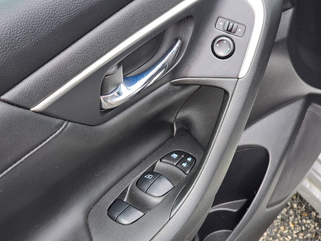 Used 2015 Nissan Altima 2.5 SV FWD image 38