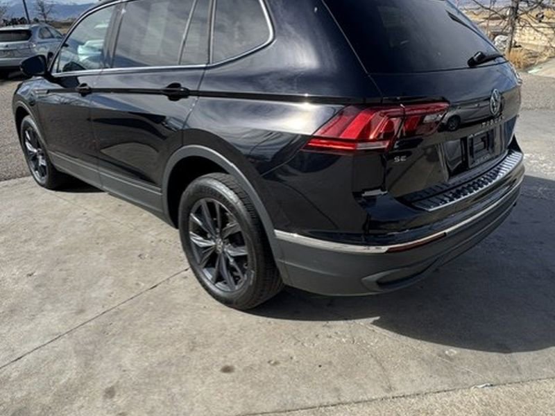 Used 2022 Volkswagen Tiguan SE w/ Panoramic Sunroof Package image 15