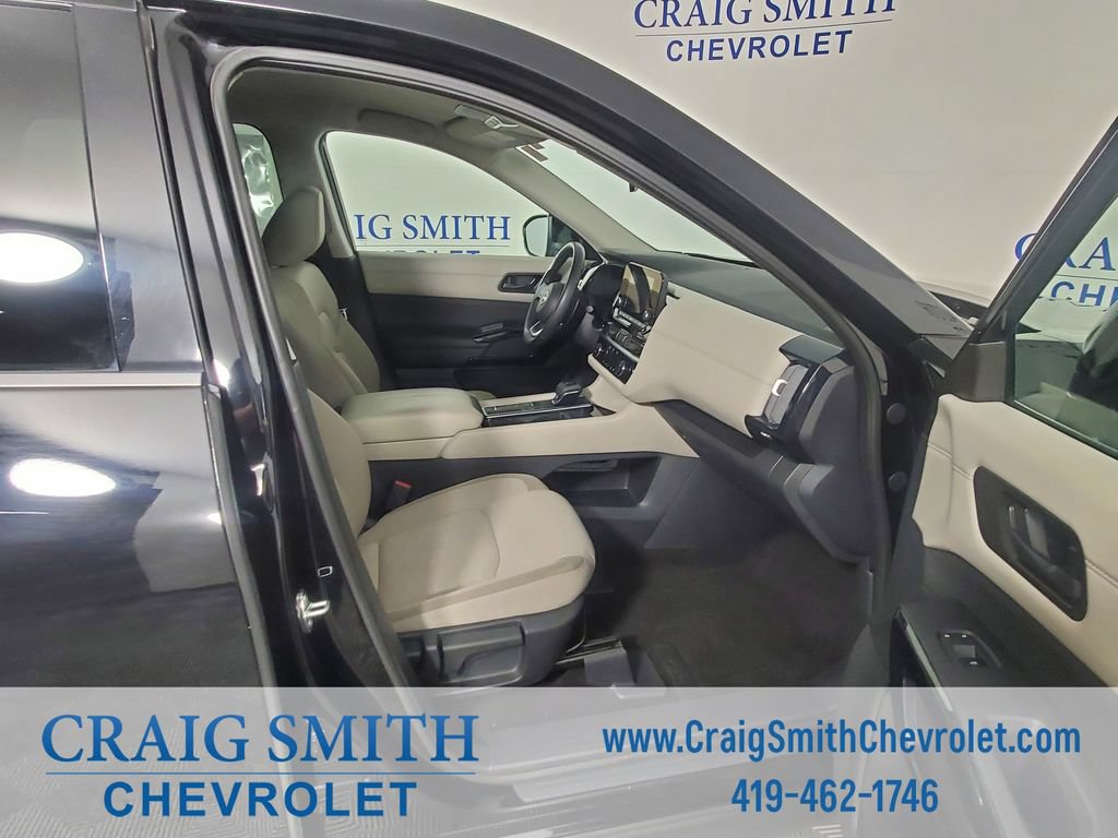 Used 2025 Nissan Pathfinder SV FWD image 17