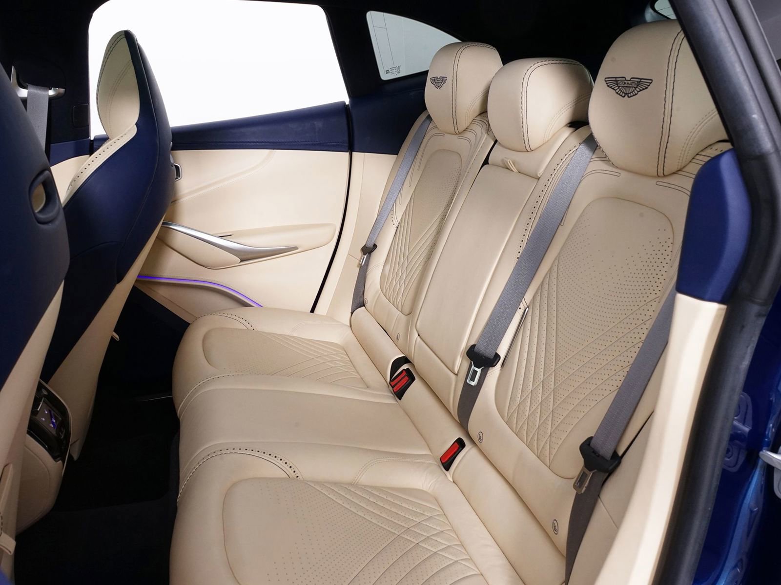 Used 2021 Aston Martin DBX image 27