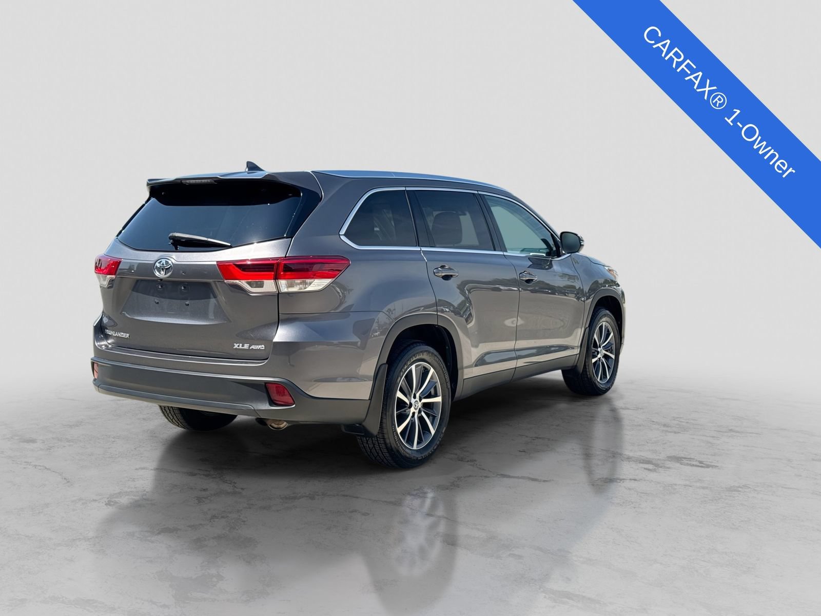 Used 2019 Toyota Highlander XLE w/ Carpet Mat Package (TMS) AWD/4WD image 8