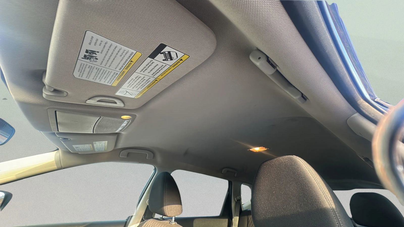 Used 2018 Nissan Rogue SV w/ Premium Package image 13