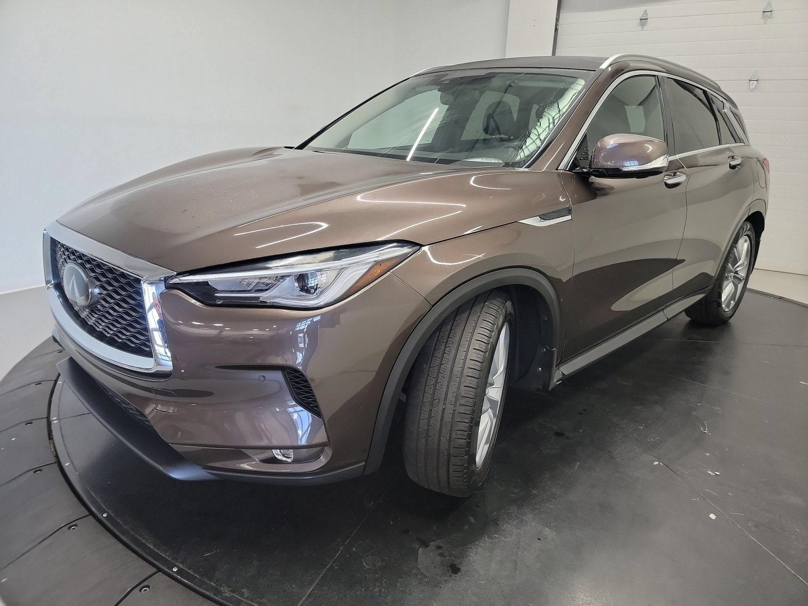 Used 2019 INFINITI QX50 Essential w/ Premium Heat Package AWD/4WD image 3