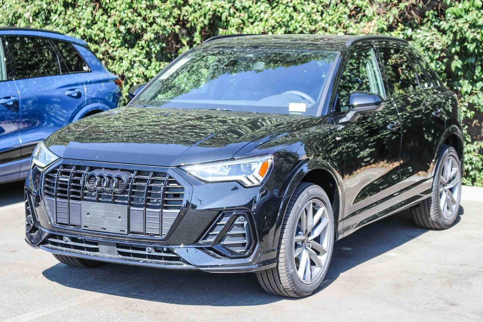Used 2025 Audi Q3 2.0T Premium w/ Convenience Package AWD/4WD image 3