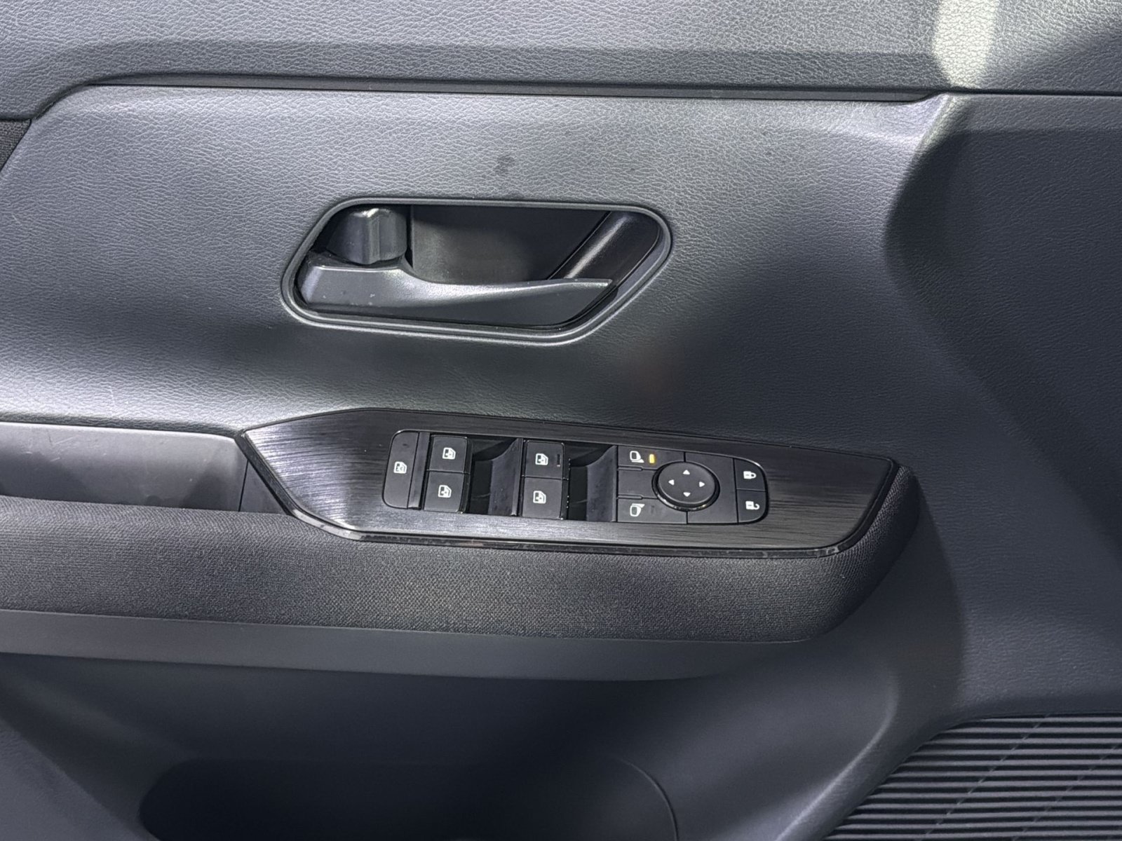 Used 2025 Nissan Kicks S FWD image 32