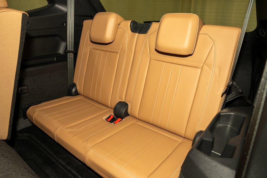 Used 2024 Volkswagen Tiguan SE R-Line image 11