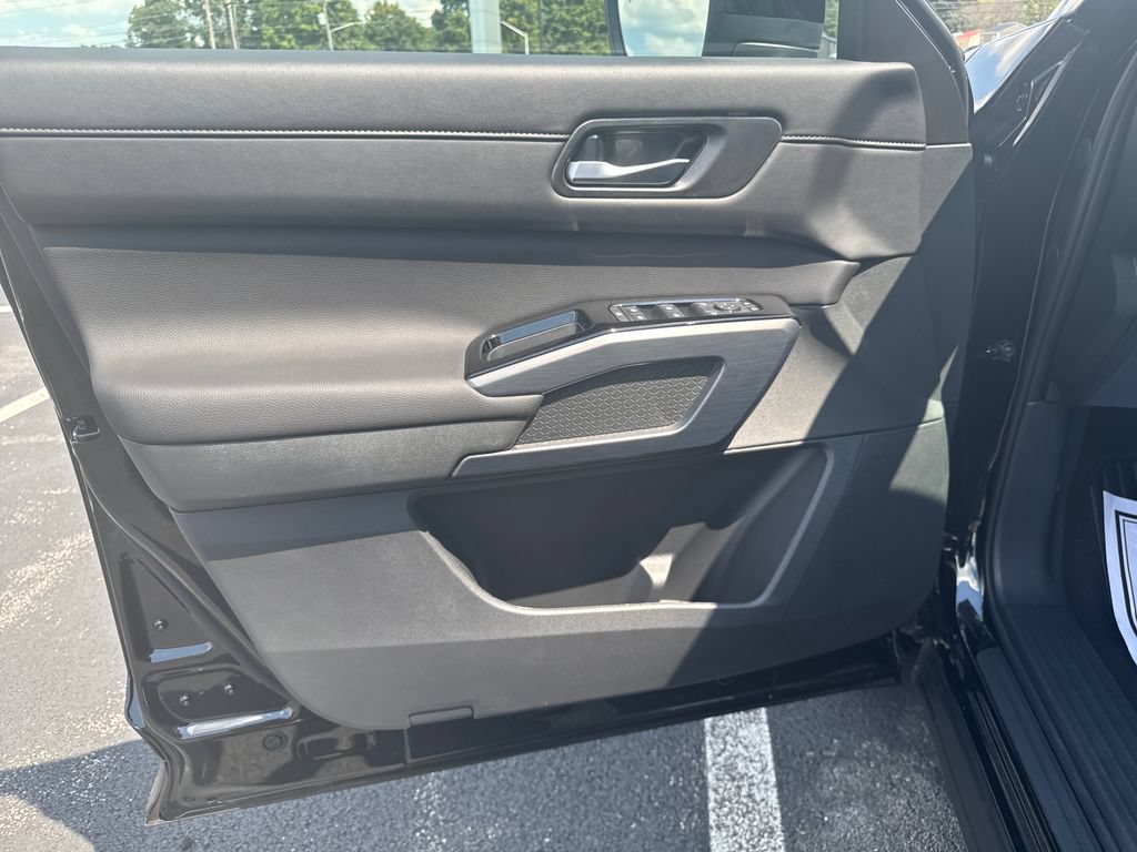 New 2026 Nissan Pathfinder SL AWD/4WD image 12