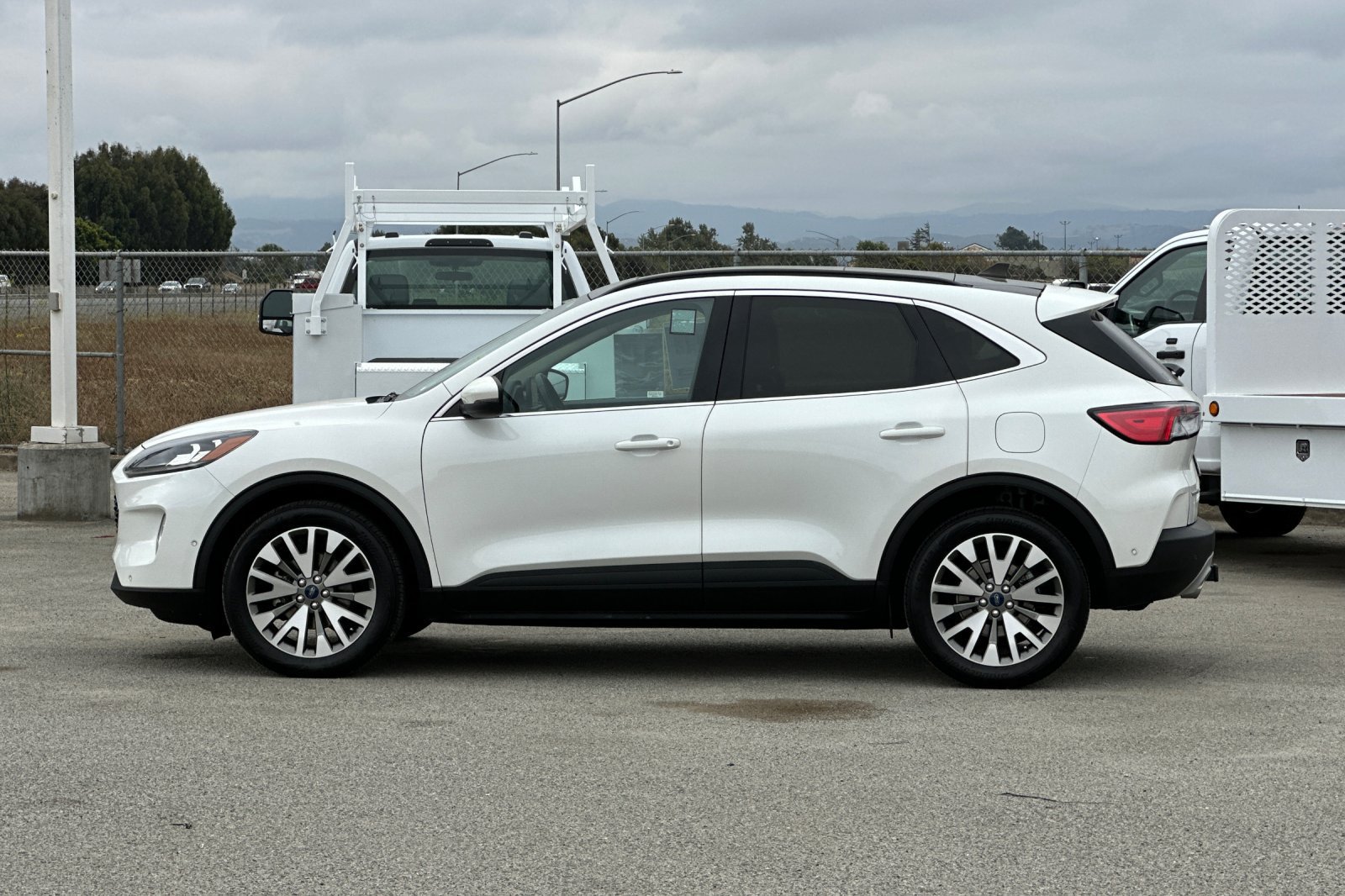 Used 2020 Ford Escape Titanium w/ Titanium Premium Package 2.0 AWD/4WD image 7