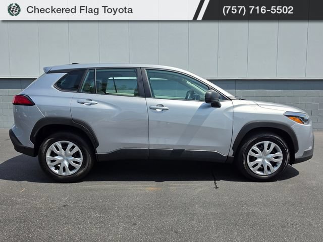 Used 2024 Toyota Corolla Cross L AWD/4WD image 6