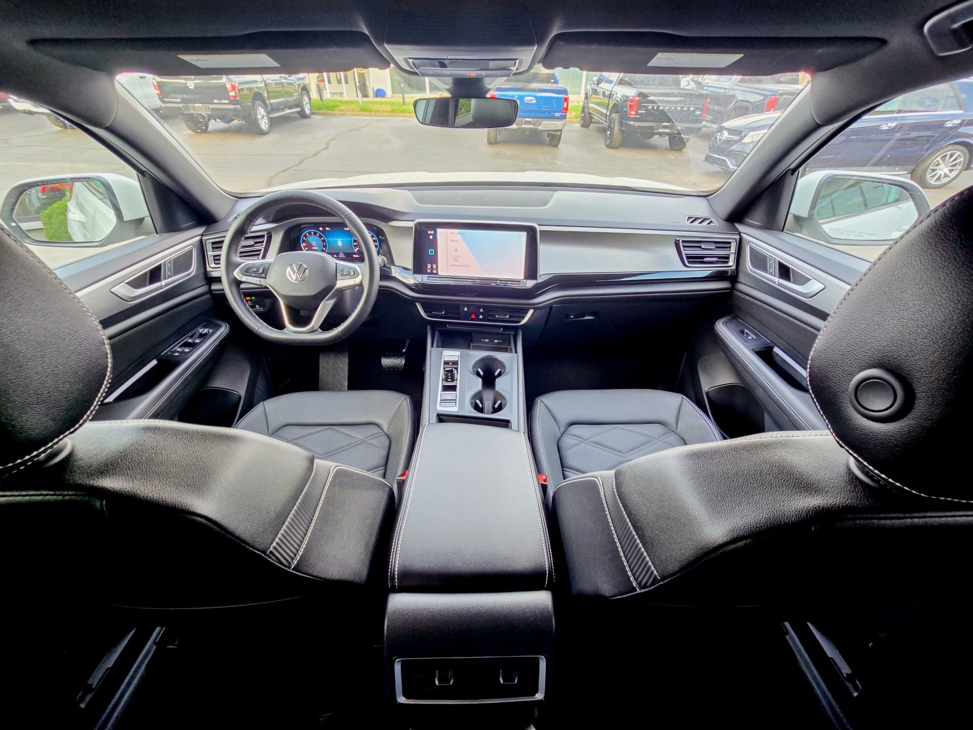 Used 2024 Volkswagen Atlas Cross Sport SE image 2