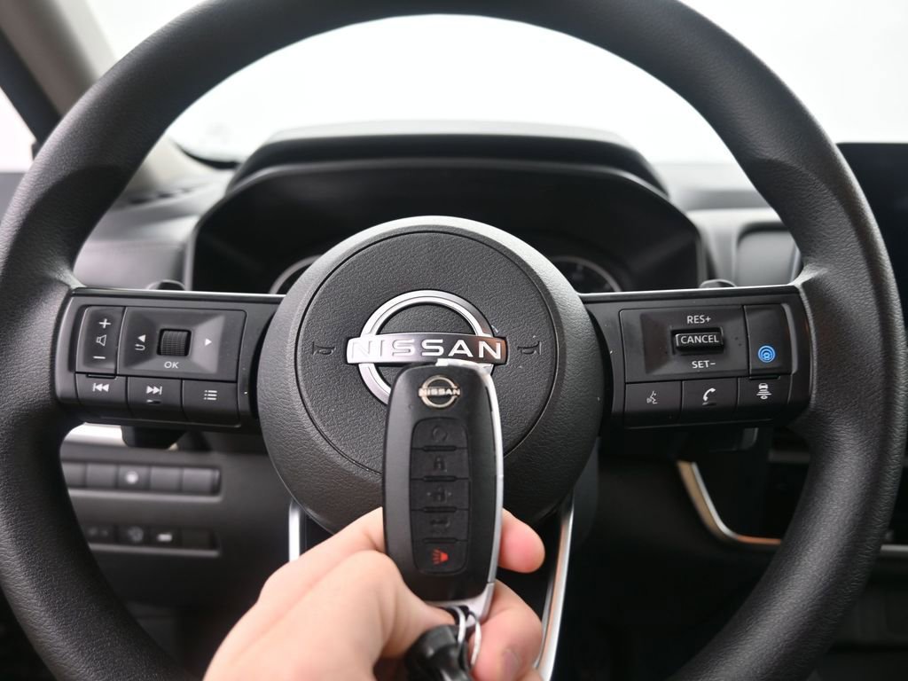 Used 2024 Nissan Rogue SV image 30