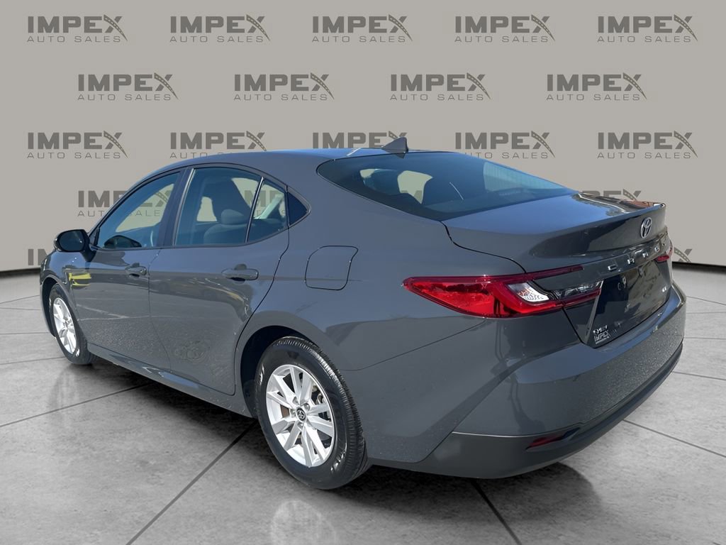 Used 2025 Toyota Camry LE image 3