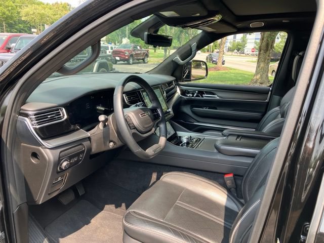 Used 2023 Jeep Grand Wagoneer Series II AWD/4WD image 11