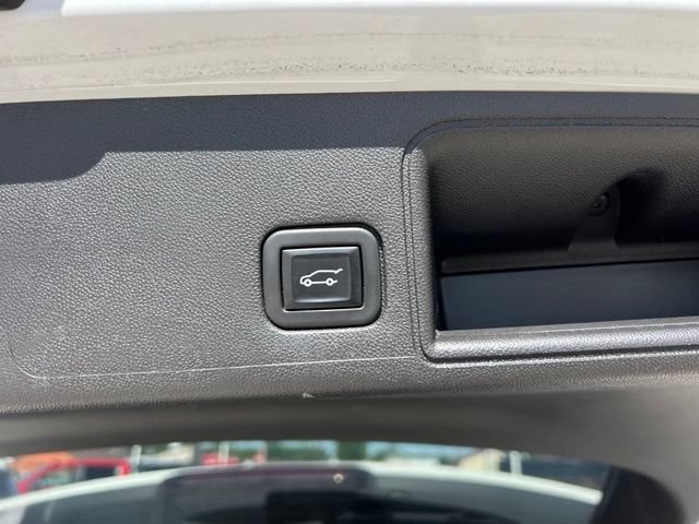 Used 2022 GMC Terrain SLT w/ Infotainment Package II AWD/4WD image 7