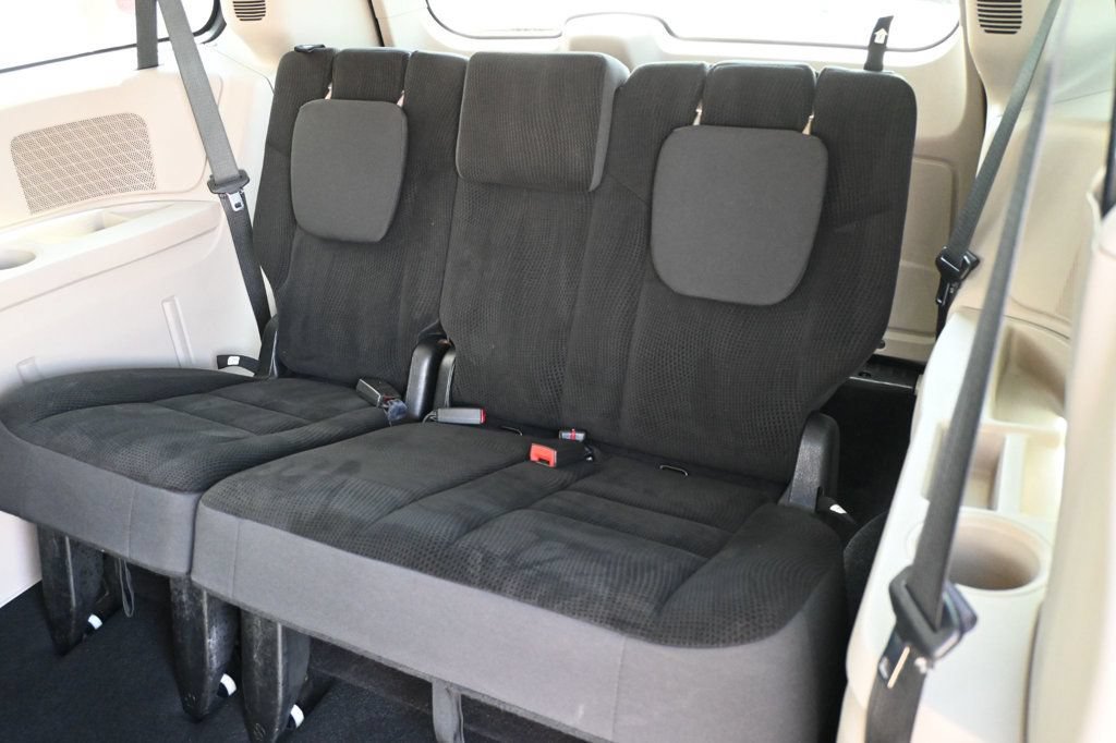 Used 2019 Dodge Grand Caravan SE w/ UConnect Hands-Free Group FWD image 17
