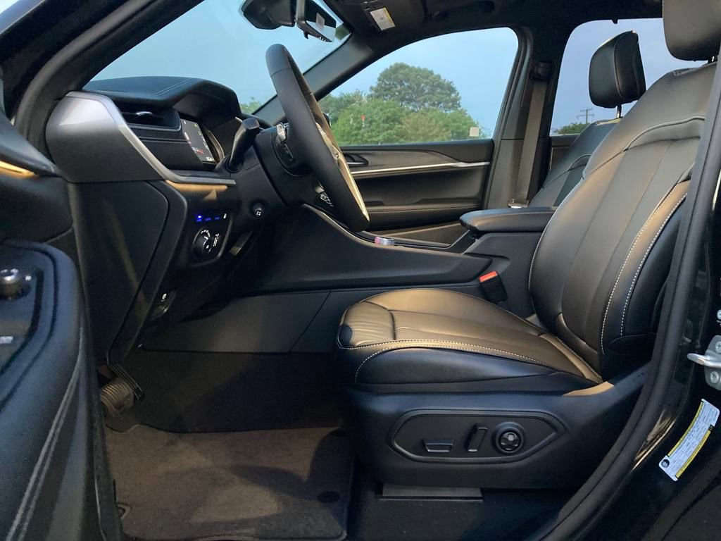 New 2024 Jeep Grand Cherokee Limited 4xe w/ Luxury Tech Group II image 18