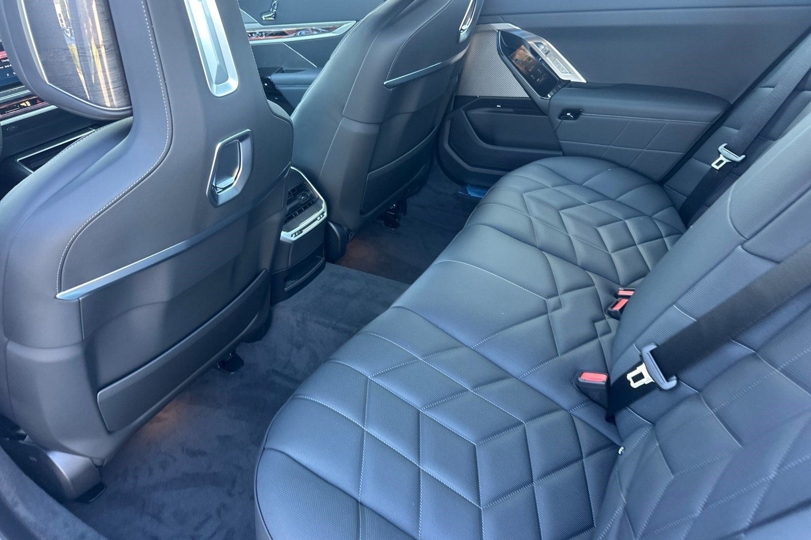 New 2026 BMW 750e xDrive AWD/4WD image 10