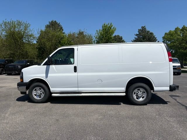 Used 2024 Chevrolet Express 2500 w/ Driver Convenience Package RWD image 2