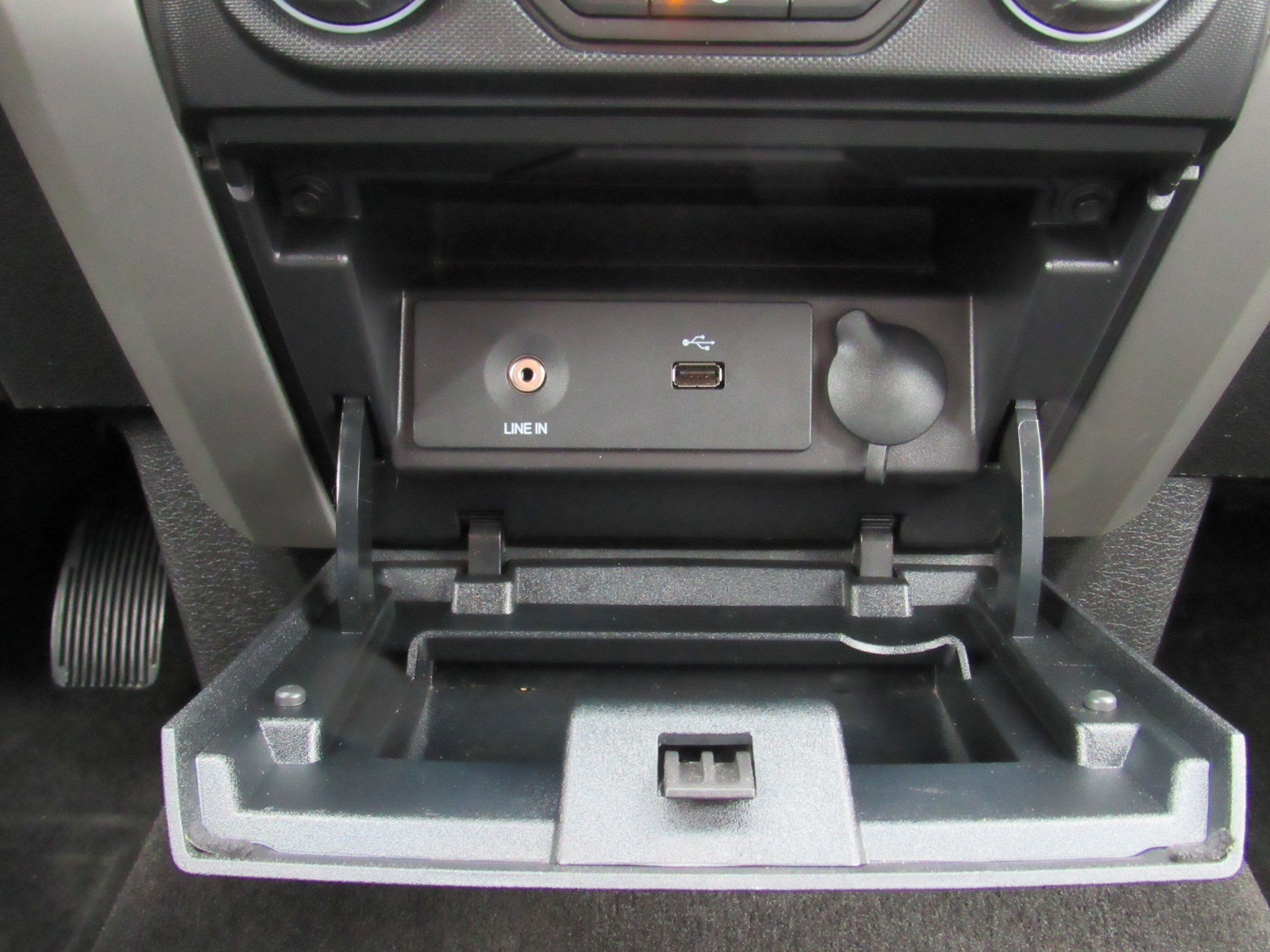 Used 2014 Ford F150 XLT w/ XLT Chrome Package image 24