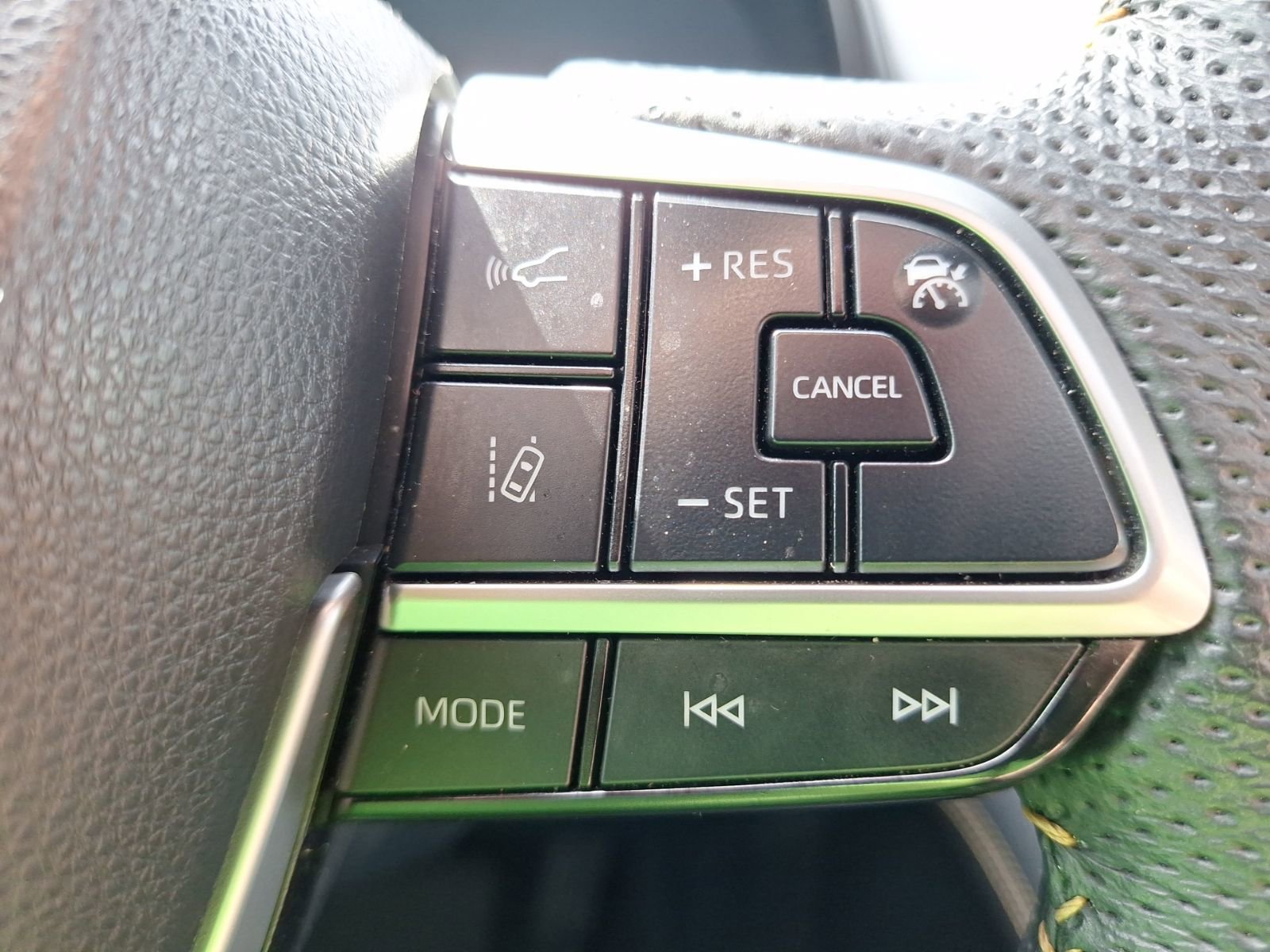 Used 2024 Toyota Sienna XLE Woodland Edition image 21