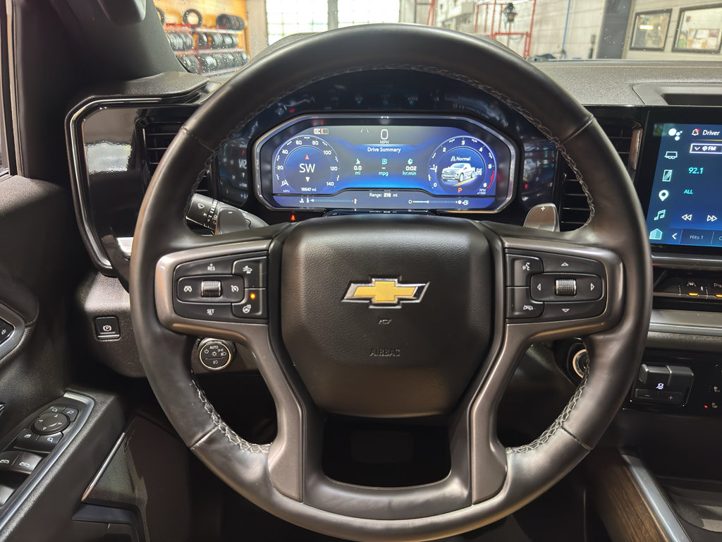 Used 2025 Chevrolet Silverado 1500 High Country w/ High Country Premium Package AWD/4WD image 25