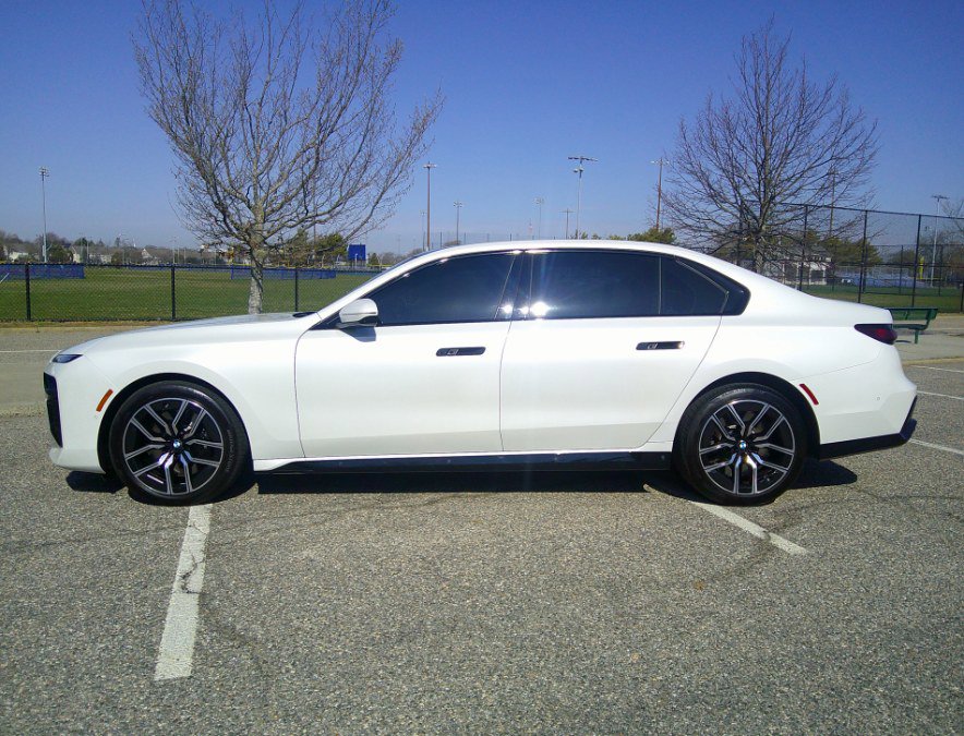 Used 2025 BMW 760i xDrive w/ Executive Package AWD/4WD image 15