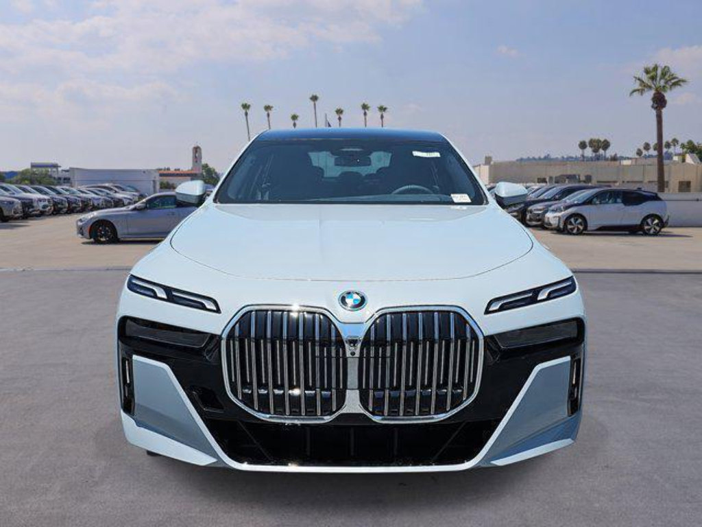 New 2025 BMW 750e xDrive w/ Premium Package AWD/4WD video 2